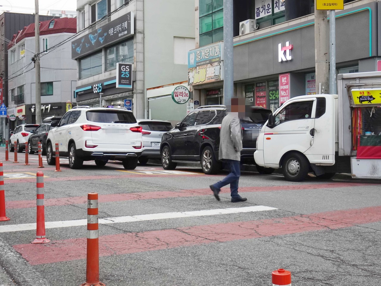 ▲ 미평동에서 길을 걷는 행인