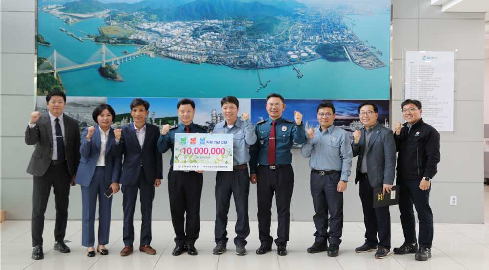 ▲ 봄봄봄 지원단 기금 1,000만원 전달식