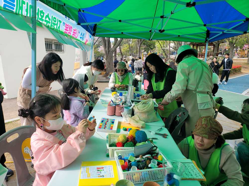 ▲ 여수시 자원순환가게에 시민 참여 모습
