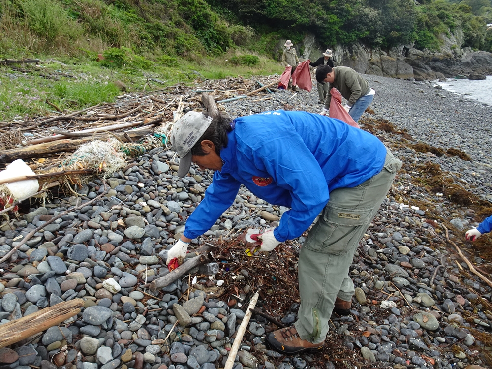▲해양환경인명구조단 여수구조대로 활동하고 있는 김형규 미술가