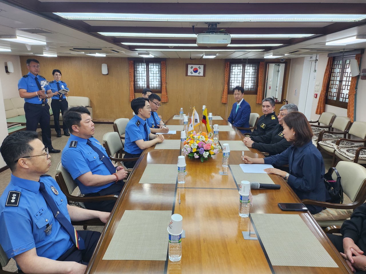 ▲ 미겔 코르도바 에콰도르 해군참모총장과 국방무관 등 주요 외빈들이 교육원과 훈련함을 방문해 시설과 장비 등을 견학했다