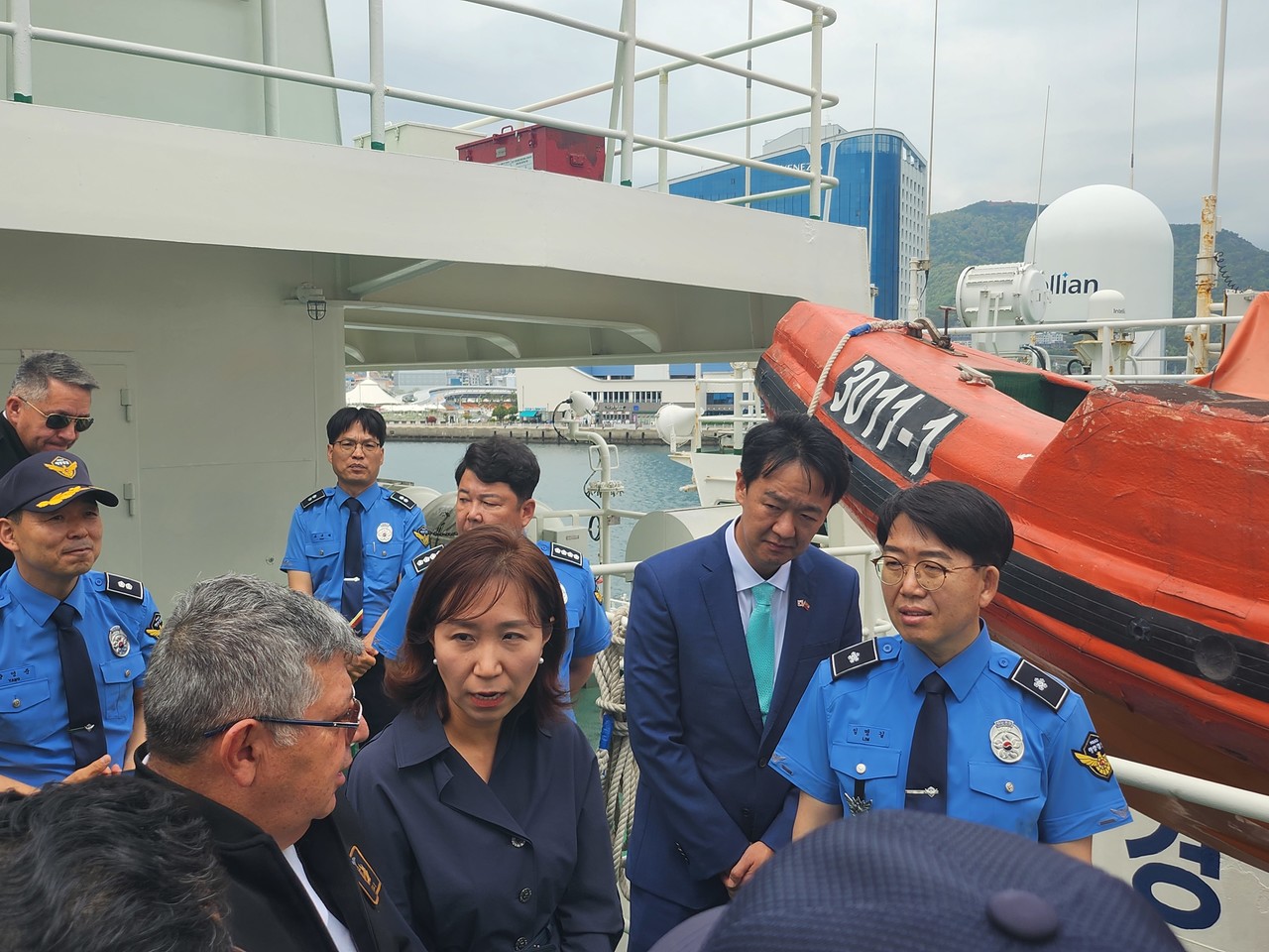 미겔 코르도바 에콰도르 해군참모총장과 국방무관 등 주요 외빈들이 교육원과 훈련함을 방문해 시설과 장비 등을 견학했다▲ ⓒ