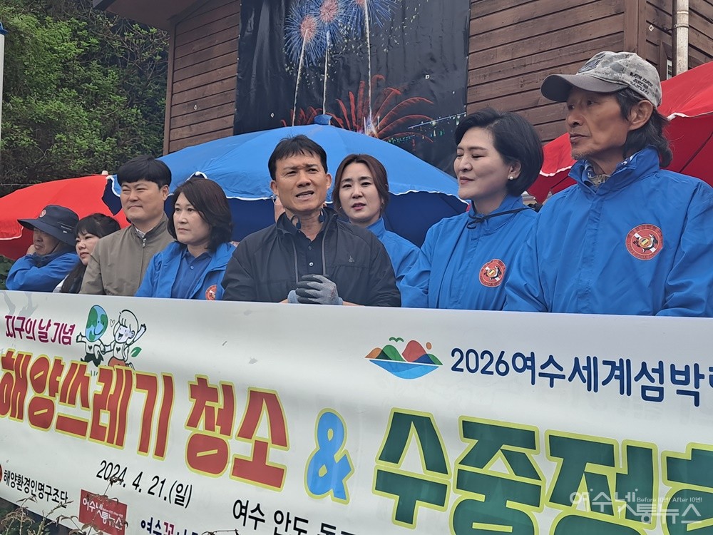 ▲여수 남면 안도 동고지 마을이 고향인 여수넷통뉴스 심명남 대표가 자원봉사자들에게 인사말을 하고 있다. ⓒ조찬현