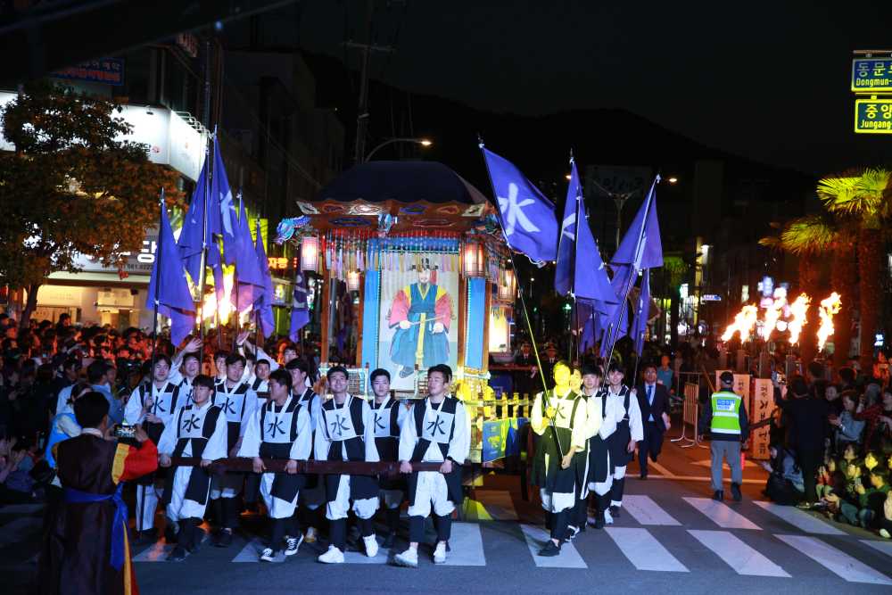 ▲ 여수거북선축제 통제영 길놀이