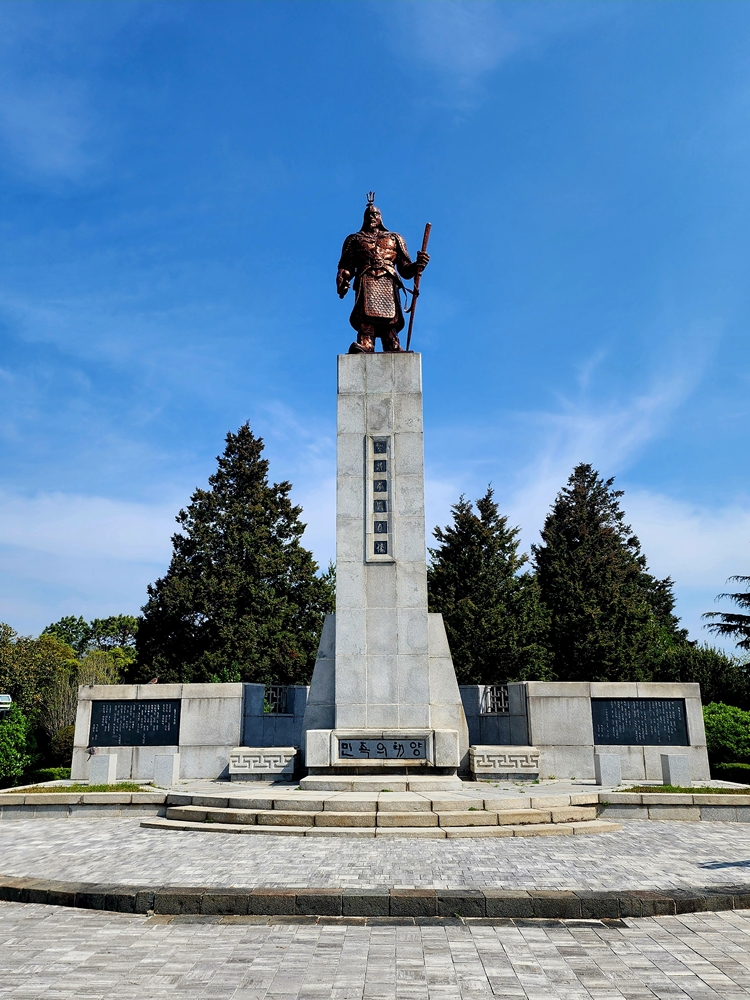 ▲자산공원 이순신 동상