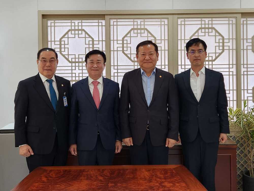 ▲ 왼쪽부터 김영규 여수시의회 의장, 정기명 여수시장, 이상민 행정안전부 장관, 김민재 차관보 