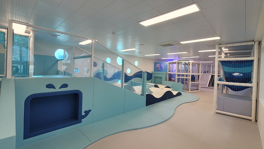 ▲ 화양면 구 나진초등학교 용창분교 폐교에 자리한 ‘여수시 공공형 실내놀이터’ 