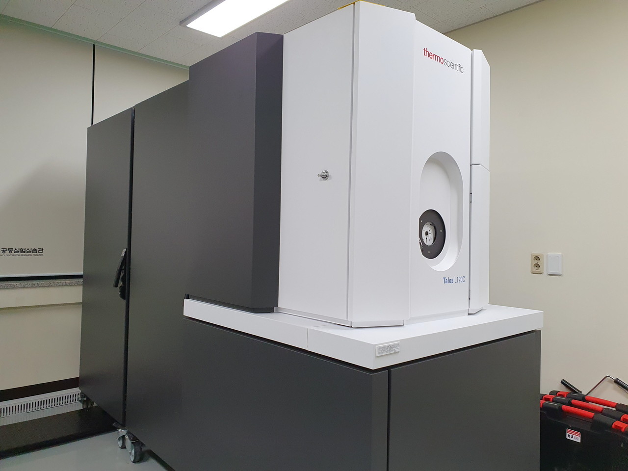 ▲ 투과전자현미경실 내부