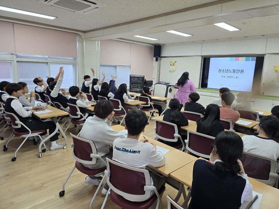 ▲ 2024년 최저임금이 얼마죠? 저요. 9,860원요.