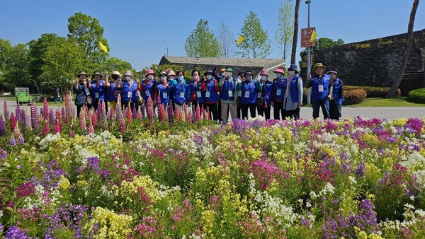 ▲ 문수복지관 노인일자리 및 사회활동지원사업 참여자 순천만국가정원 문화활동 