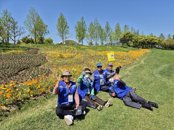 ▲문수복지관 노인일자리 및 사회활동지원사업 참여자 순천만국가정원 문화활동 