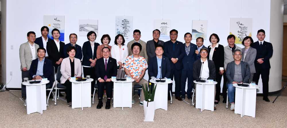 ▲ '섬 활용 미래 관광자원 개발 연구회’ 개그맨 윤택 초청간담회