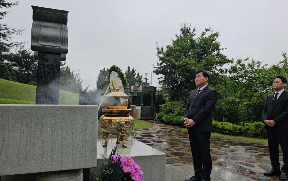 ▲조계원 당선인이 신임 원내대표단과 국립서을현충원과 김대중 전 대통령 묘소를 참배했다.