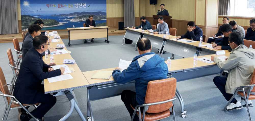 ▲ 24일 삼산면에서 열린 ‘제7회 섬의 날’ 국가행사 유치 ‘찾아가는 간담회’ 모습