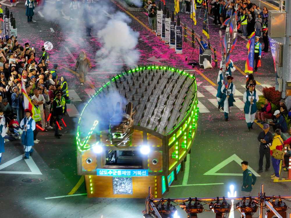 ▲ 제58회 여수거북선축제 통제영 길놀이