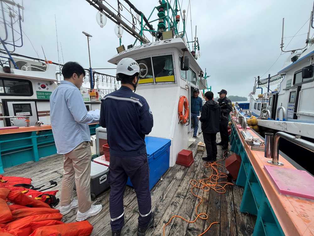 ▲ 여수시가 해경, 해양교통안전공단, 수협안전조업국 등 4개 기관과 낚시어선 안전점검을 실시하고 있다. 