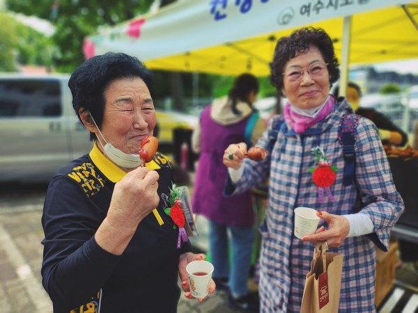 ▲  여수시노인복지관 어버이날 잔치