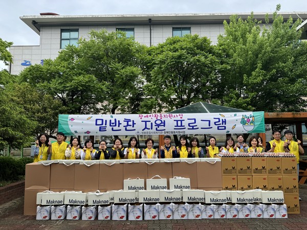 ▲쌍봉종합사회복지관 직원 단체사진 ⓒ강은이