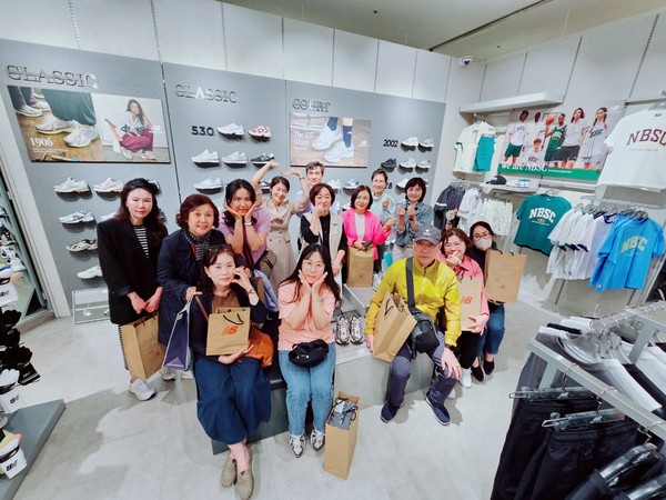 ▲ 여수시장애인종합복지관 활동지원사 선물 전달