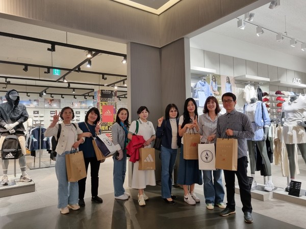 ▲ 여수시장애인종합복지관 활동지원사 선물 전달