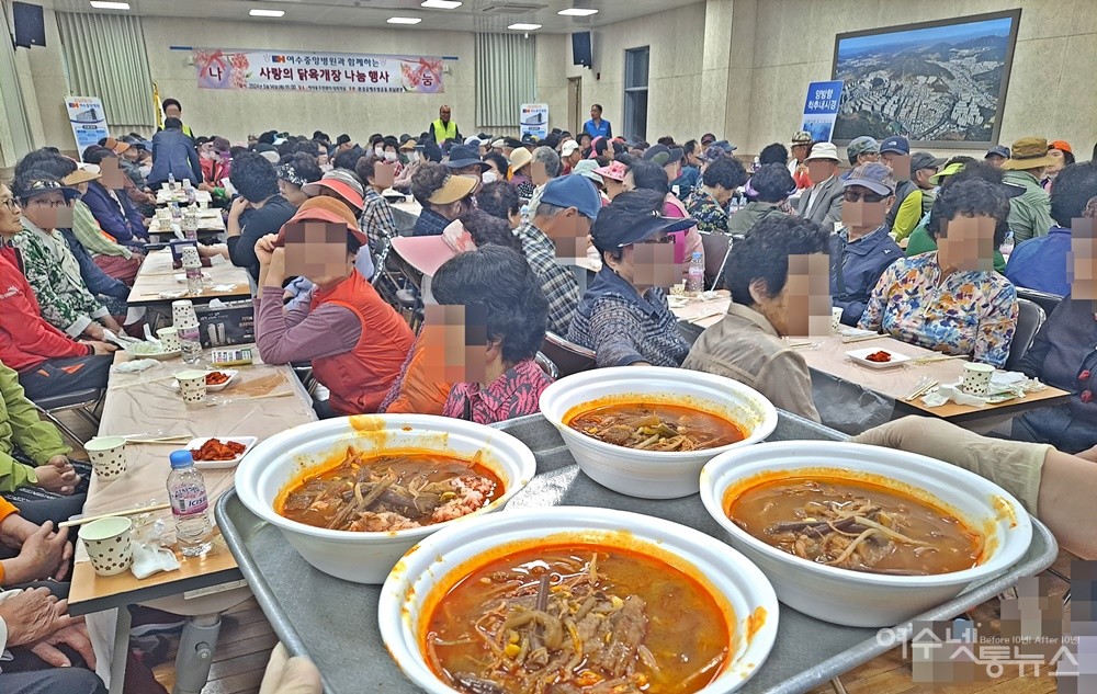 ▲여수중앙병원과 환경공해추방운동 호남본부가 여서동 어르신 200여 명에게 닭육개장을 대접했다. ⓒ조찬현