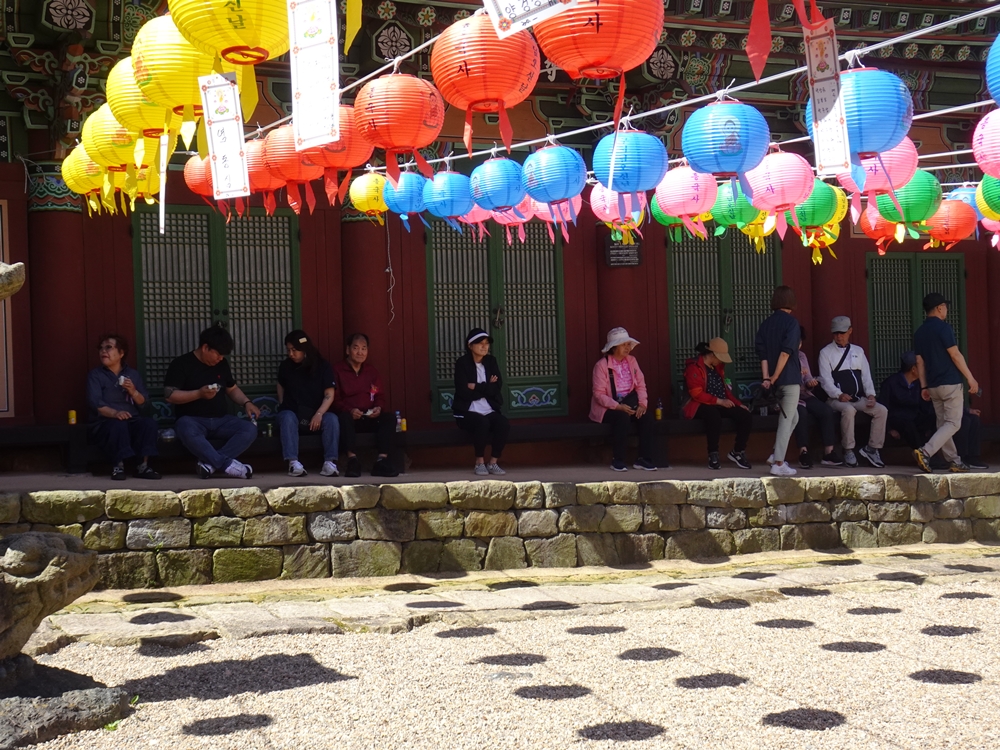 ▲ 부처님 오신 날 흥국사를 찾은 사람들