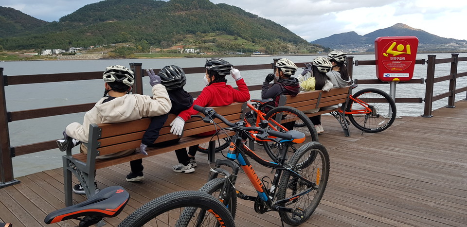 ▲'마을에서 놀자' 프로그램에 참여한 아이들. (자료사진)