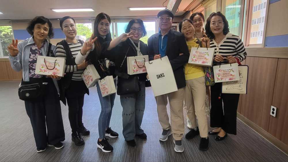 ▲ 장애인 활동지원사에게 감사의 마음을 전달했다