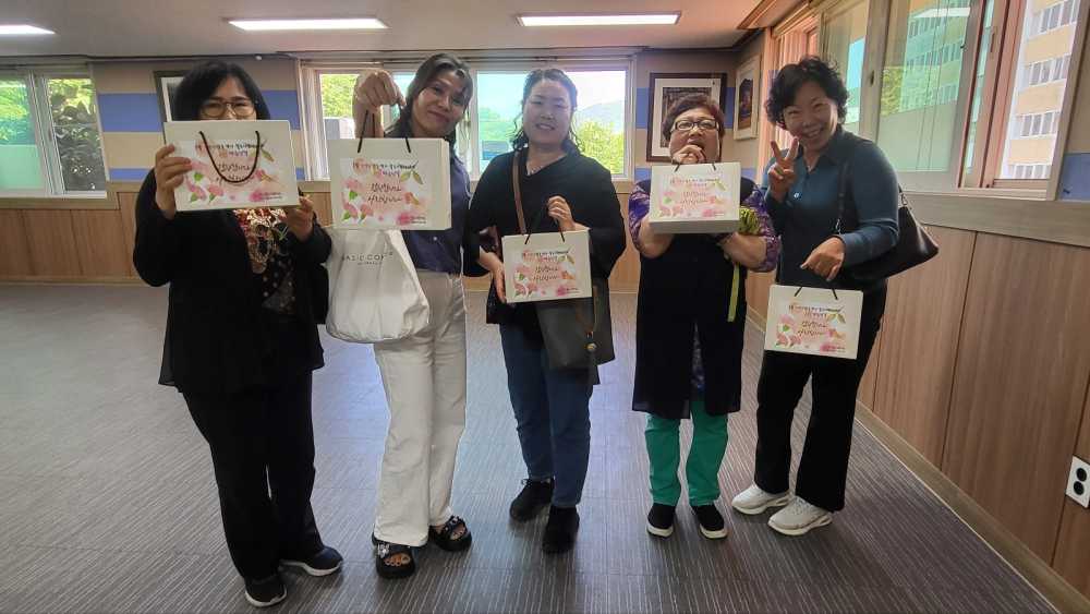 ▲ 장애인 활동지원사에게 감사의 마음을 전달했다