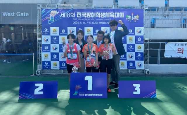 ▲ 대회 3관왕에 오른 국사랑 선수 메달 수여