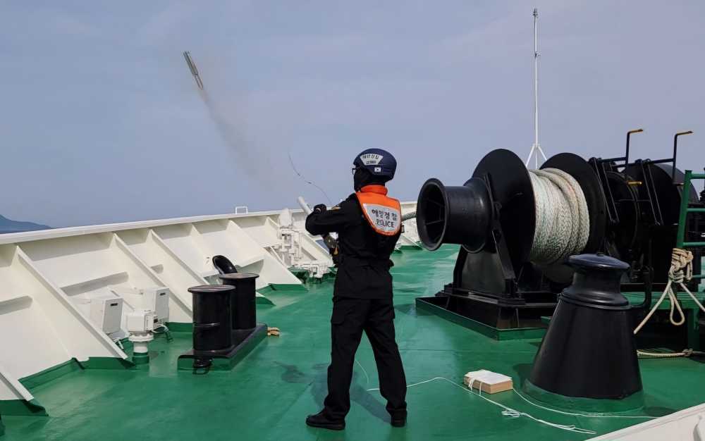 ▲ 팀워크 훈련 투색총 발사