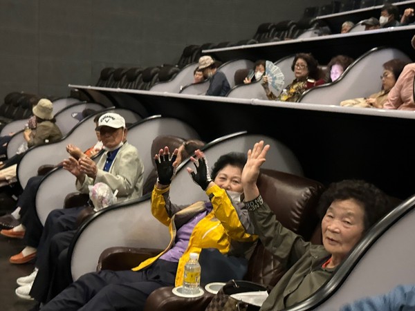 ▲ ⓒ 노인일자리 및 사회활동지원사업 문화체험 참여자 사진