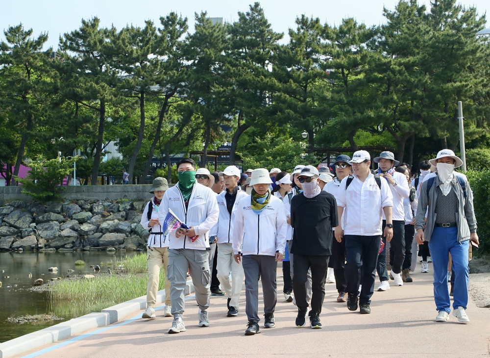 ▲ ‘2024 대한민국 글로컬 미래교육박람회’ 서포터즈 걷기