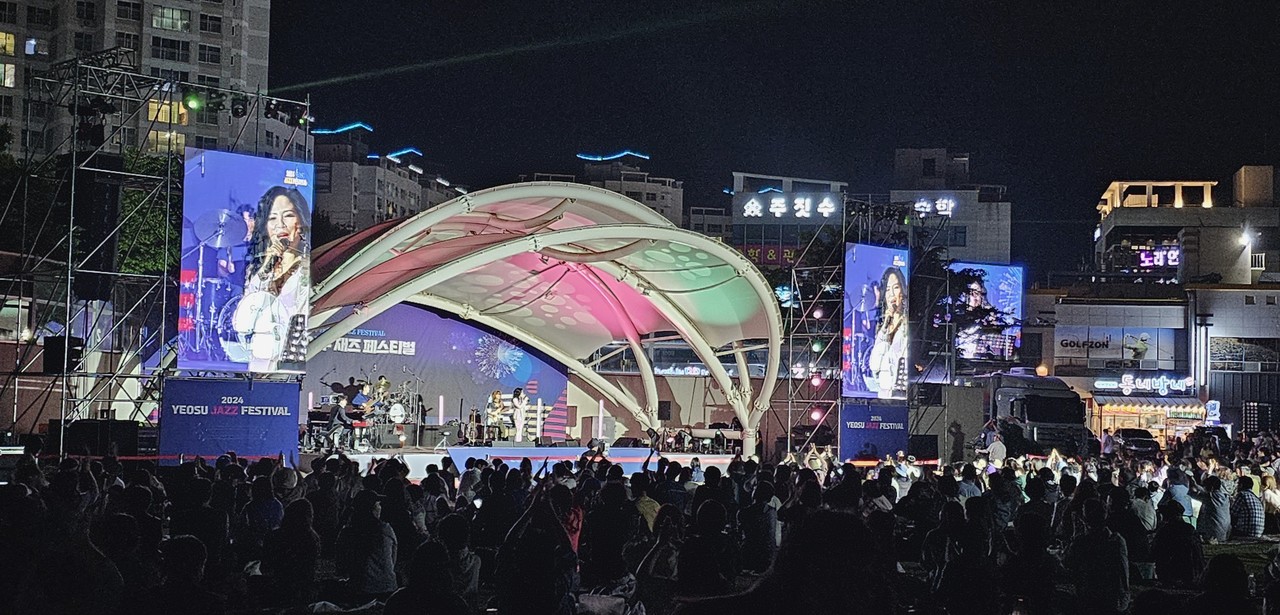 ▲페스티벌 피날레를 장식한 웅산밴드 ⓒ임호상