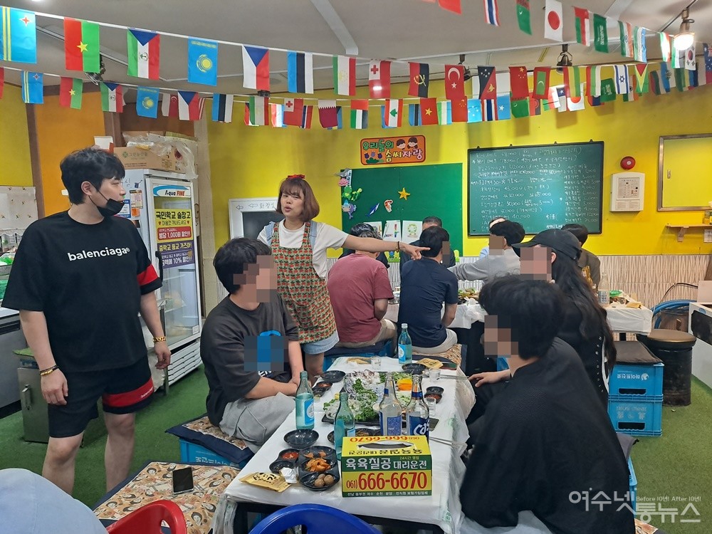 ▲술 먹는 학교 여수 국민학교 실내 풍경이다. ⓒ조찬현