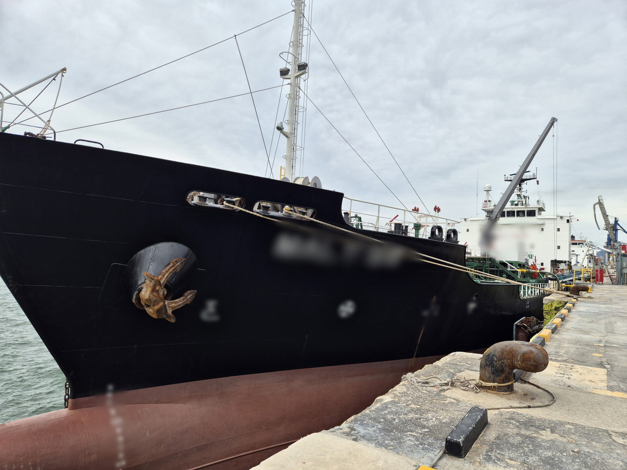 ▲ 세정수 불법 배출 적발된 화물선