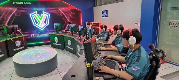▲ 대회(온라인)에 참가하고 있는 여수공고 e스포츠부