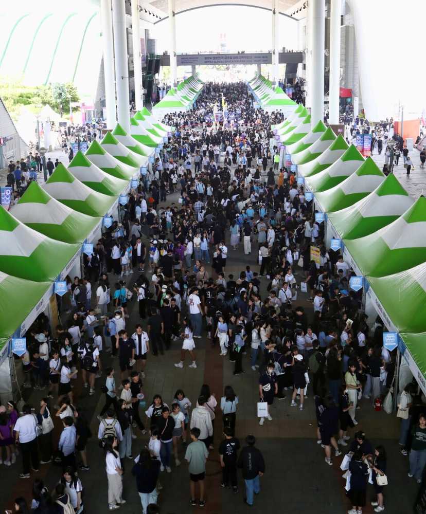 ▲ 박람회 개막 첫날 인파