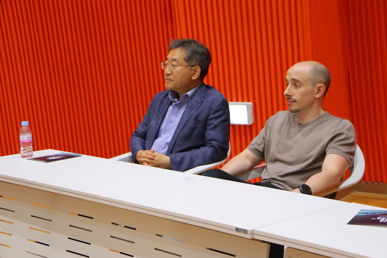 ▲ 글로컬해양청소년 강연자로 나선 김웅서 준비위원장과 타일러 라쉬