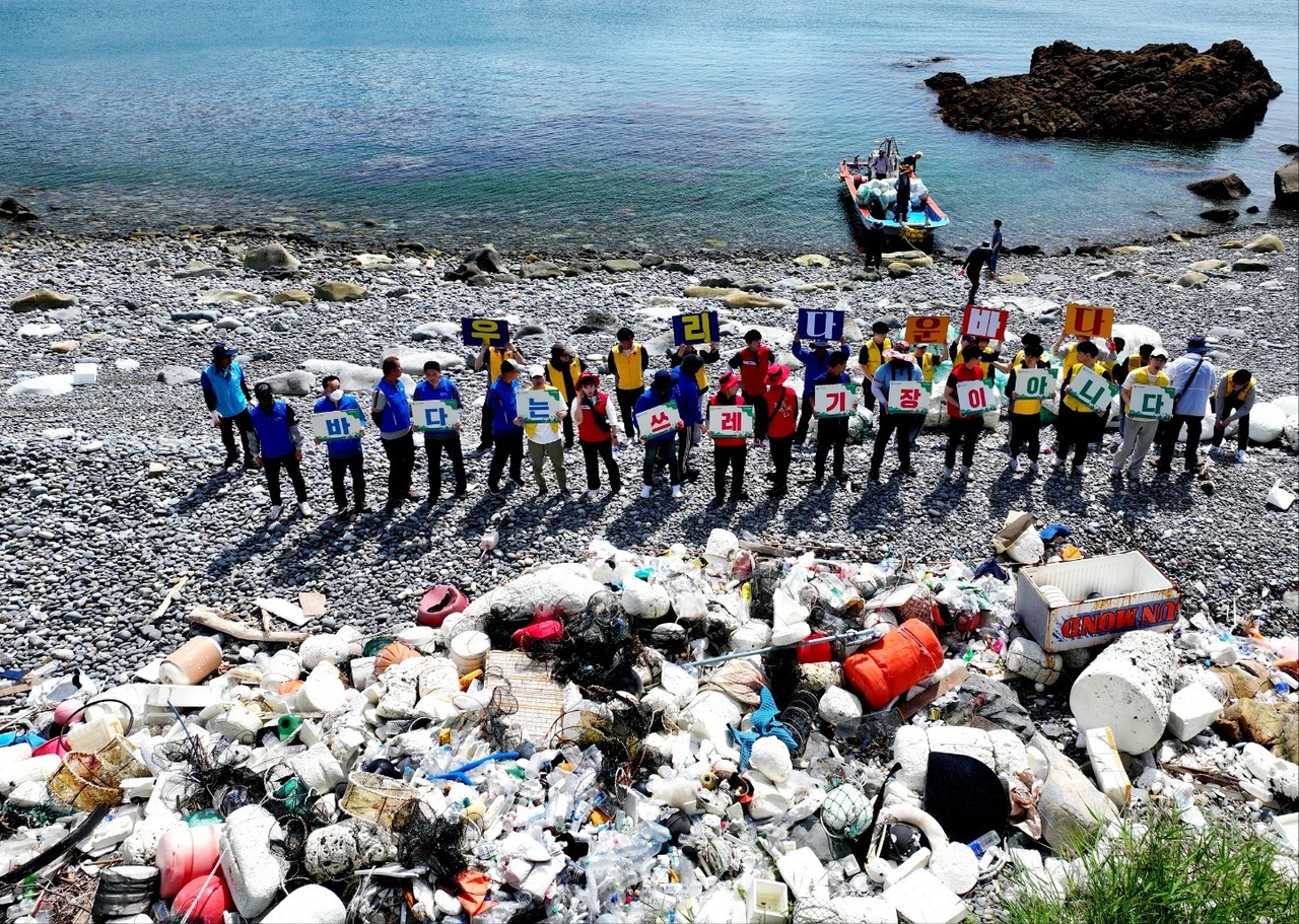▲ 횡간도 해변과 바닷속에서 수거한 쓰레기 ⓒ박근호