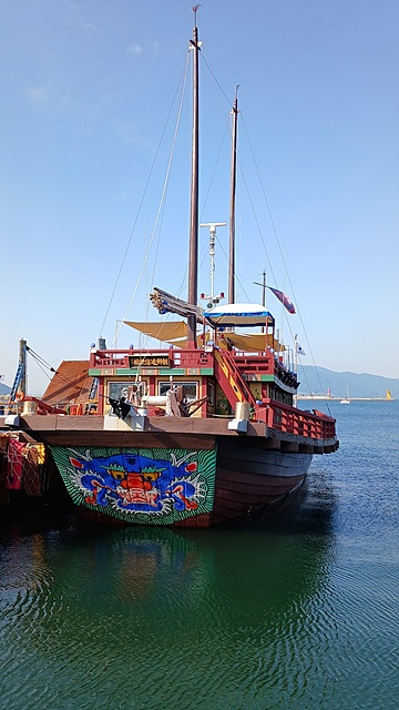 ▲여수세계박람회장 인근 신항에 정박한 조선통신사선 모습 ⓒ 오문수 