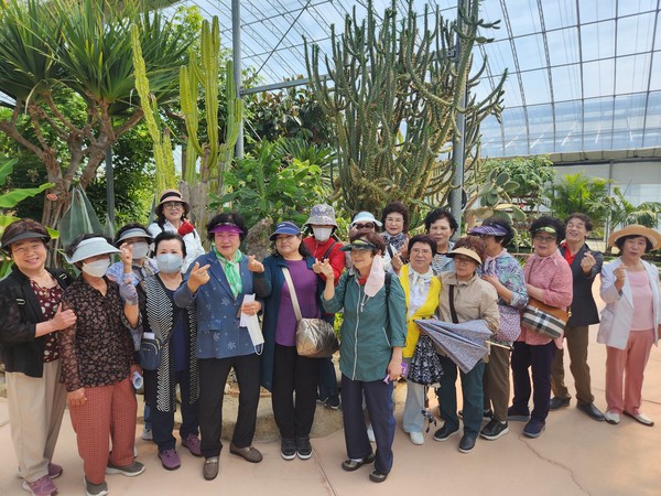 ▲ 농촌체험장 아열대과수식물원에서