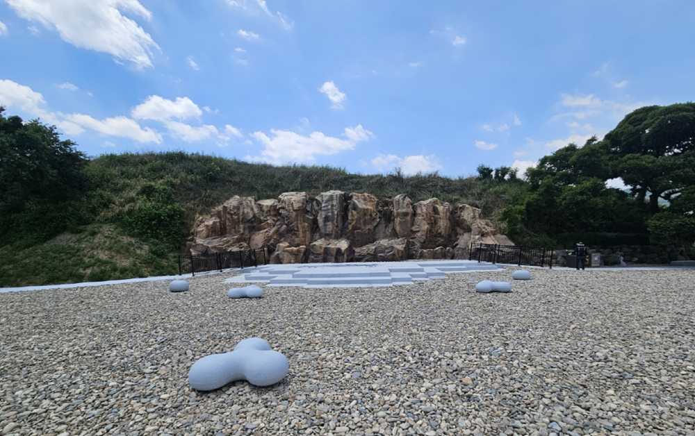 ▲ 인공암 야외무대