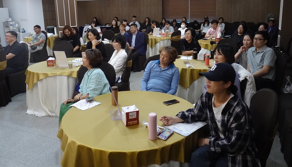 ▲ 여수YMCA  주관 6.10민중항쟁 37주년 기념식 참석자