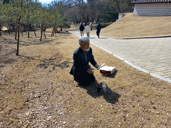 ▲ 율리안나호 조원옥 선장이 아산 현충사에서 고유문을 낭독하고 있다ⓒ 조원옥