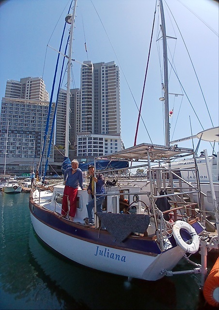 ▲  율리안나호가 출항을 위해 마지막 점검을 하고 있다ⓒ 오문수