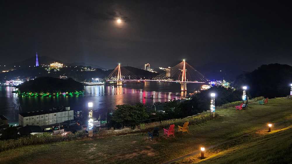 ▲ 남산공원에서 바라본 장군도, 돌산대교 모습