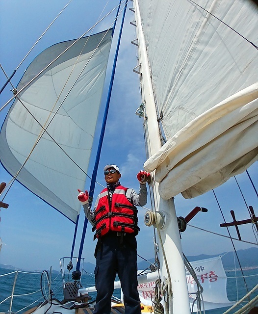 ▲  율리안나호가 항해하던 중 바람이 좋아 돛을 활짝 폈다.ⓒ 오문수