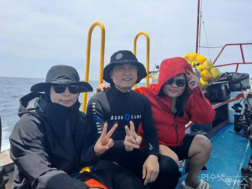 ▲서울에서 온 신한카드 다이빙 동호회 회원들이다. 상백도는 “몰디브, 태국 못지않은 다이빙 명소”라며 칭찬을 아끼지 않았다. ⓒ조찬현