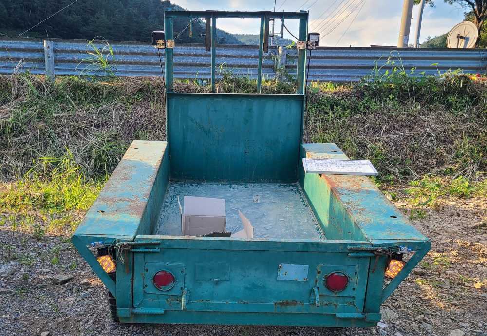 ▲ 방향지시등 부착한 농기계